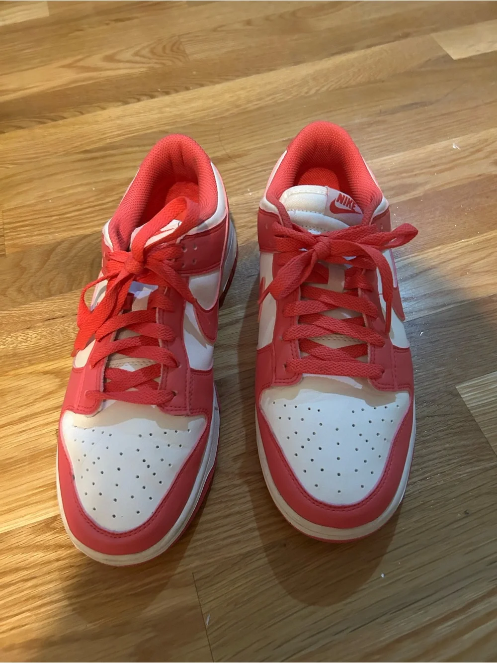 Nike Kids Low-Top Sneakers in White and Red